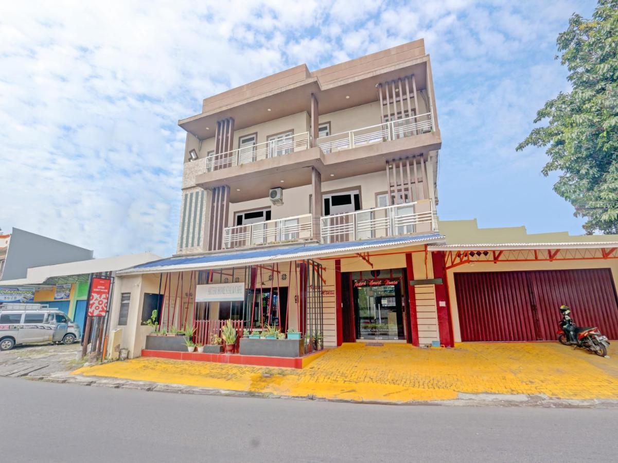 Oyo 90553 Arteri Guest House Semarang Exterior photo