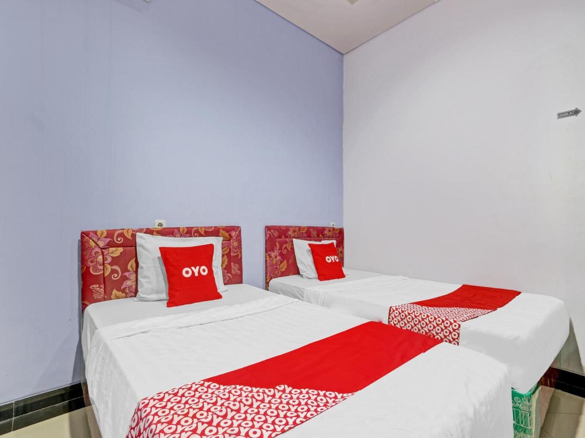 Oyo 90553 Arteri Guest House Semarang Exterior photo